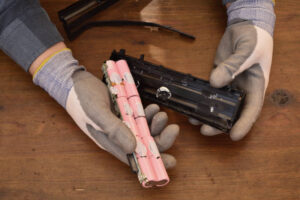 Read more about the article Harvesting 18650 Cells from old laptop batteries. Testing and Charging